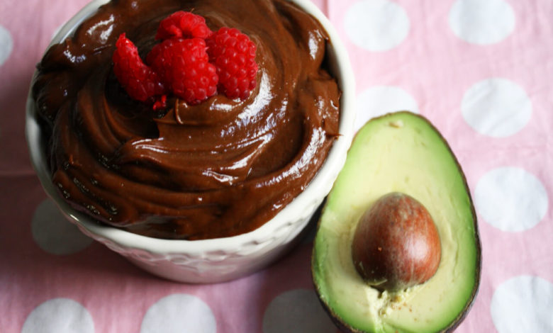 وصفات رمضانية الأفوكادو بالشوكولاتة الداكنة لزيادة الوزن