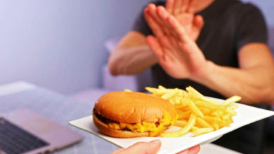 الاطعمة التي يجب عليك تجنبها لابراز عضلات السكس باك