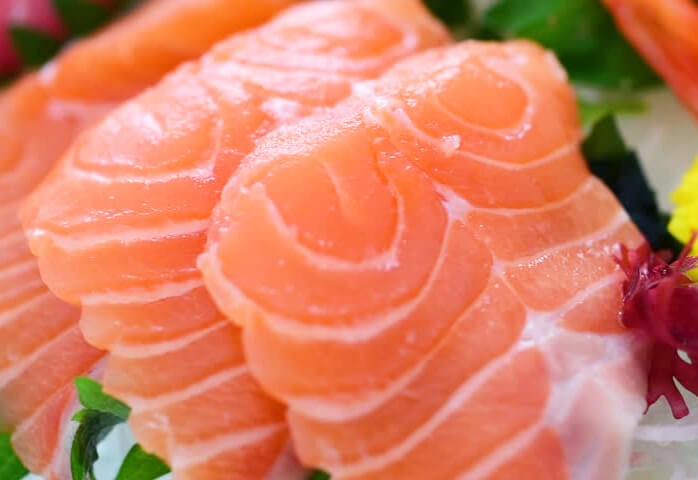 افضل مصادر فيتامين B12: سمك السلمون