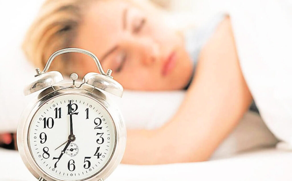 افضل النصائح لنوم جيد - حافظ على وقت نوم منتظم