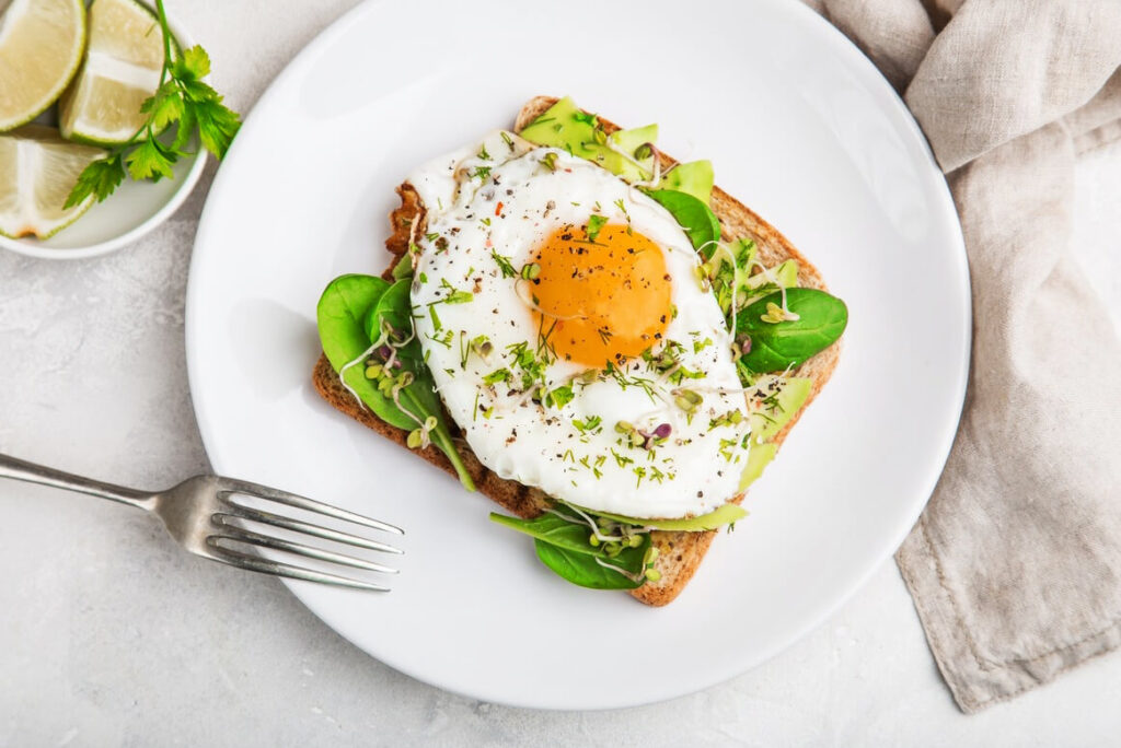 نصائح لانقاص الوزن - تناول البيض على الفطور
