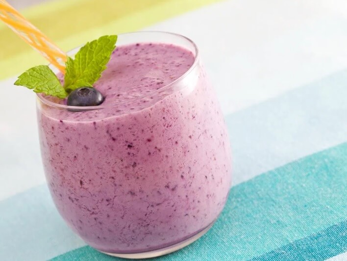 وصفات منخفضة الكربوهيدرات - وجبات الإفطار - عصير التوت والسبانخ Berry and spinach smoothie