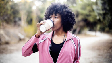 شرب القهوة قبل التمرين هل يساعد في حرق المزيد من الدهون؟ haronefit