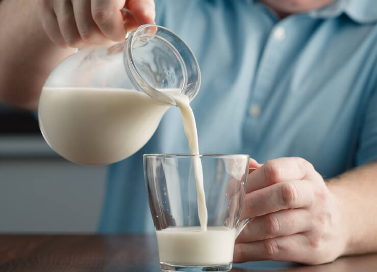 القيمة الغذائية في الحليب: الفيتامينات والمعادن هارون فيت haronefit