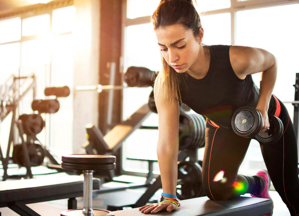  بناء العضلات عند النساء: ممارسة التمرين haronefit
