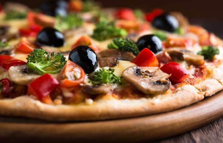  القيمة الغذائية للبيتزا: بيتزا عالية السعرات الحرارية