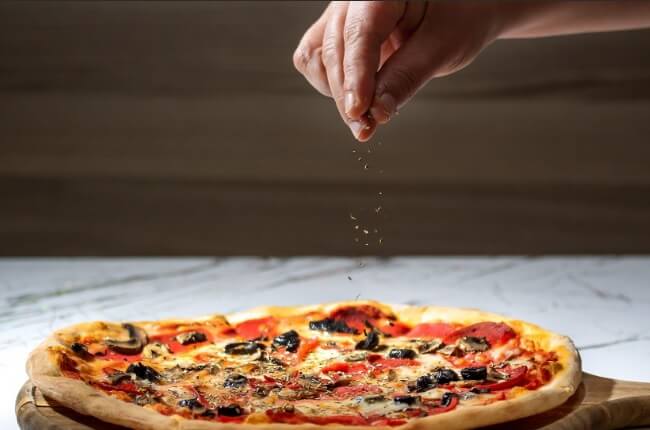   القيمة الغذائية للبيتزا: كيفية التحضير