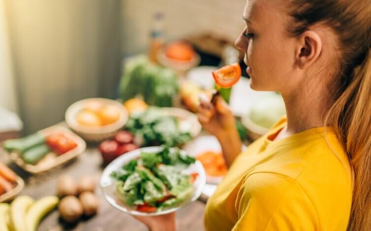 أفضل الأطعمة أثناء الدورة الشهرية، تخفيف أعراض الآلام والانتفاخات