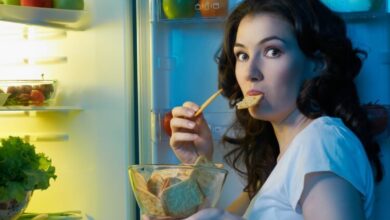 حقيقة الأكل بالليل كيف يؤثر على جسمك؟